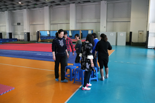 趣味顶橘子比赛