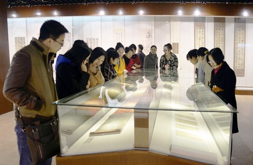 我校教师参观哈尔滨师范大学文博馆