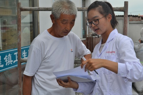 人文与管理学院学生志愿者开展问卷调查活动
