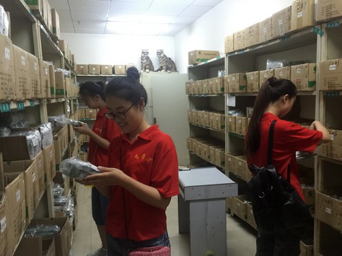 药学院学生志愿者参观齐齐哈尔市中医院,了解中药局工作情况
