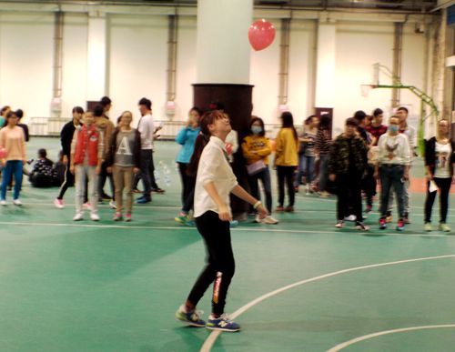 趣味体育运动项目之“气球接力赛”