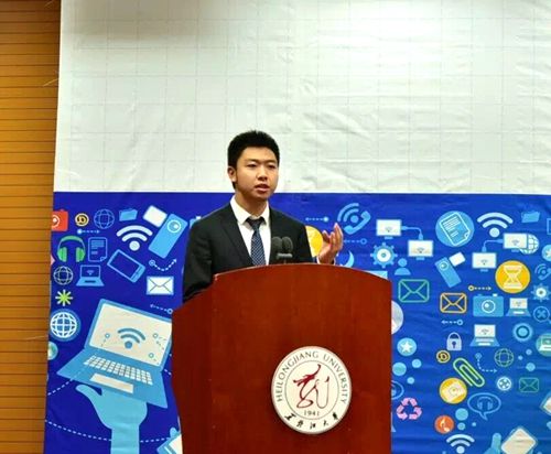 三等奖得主、2014级中药学专业张天竹同学在比赛现场