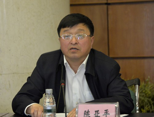 校党委副书记陈亚平传达了中央、省委、省委高校工委“两学一做”工作会议精神