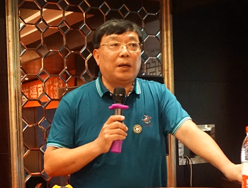 我校浙江校友会会长、浙江中医药大学附属第二医院骨二病区主任史晓林主持会议