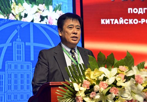 联盟秘书长、黑龙江中医药大学副校长王喜军主持上午的会议