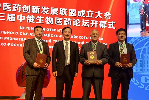 联盟主席为执行主席及秘书长颁发聘书