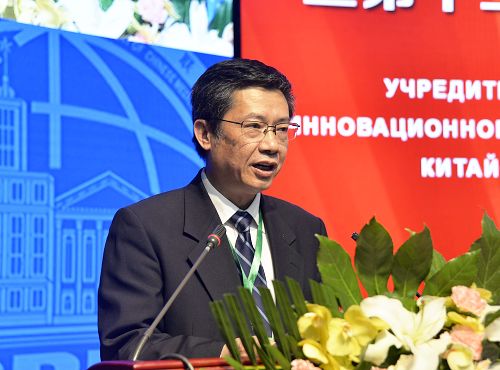 江西中医药大学党委书记刘红宁作为联盟成员单位代表致辞