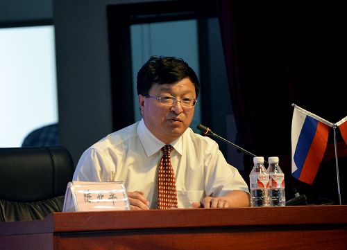 6月16日下午的第二场学术报告会由黑龙江中医药大学党委副书记陈亚平教授主持