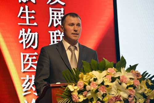 俄罗斯赤塔医科大学院长格纳季耶维奇教授作学术报告