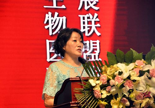 俄罗斯滨海脊椎神经学与手法学院副院长李•伊琳娜教授作学术报告