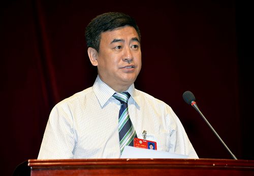 校长孙忠人作《校长工作报告》
