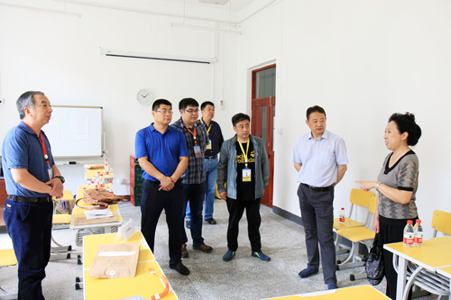 省中医药管理局有关负责人和校领导视察考场