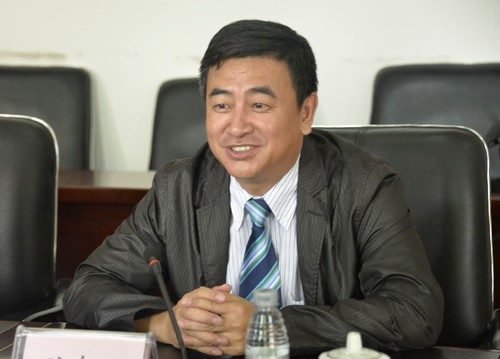 我校校长孙忠人代表学校对伦敦南岸大学Paul Ivey副校长一行表示欢迎