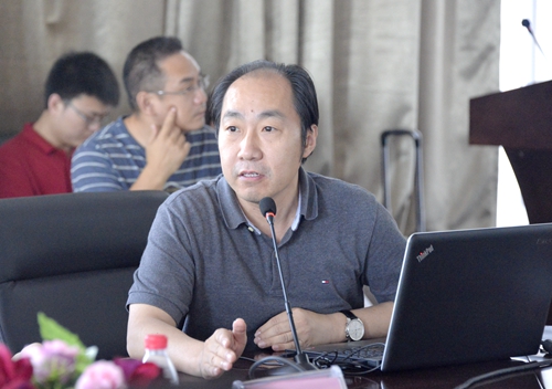 第二军医大学药学院张卫东教授作题为《联通图谱技术在中药研究中的应用》的学术报告
