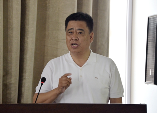 黑龙江中医药大学副校长王喜军教授作题为《中药质量标记物研究的新策略——中医方证代谢组学》的学术报告