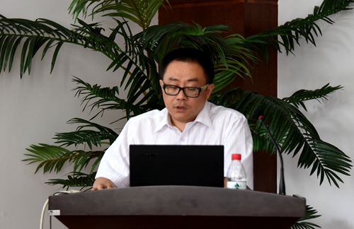 高教研究与教学质量评估中心主任张浩汇报“中医药人才培养模式的研究与实践”课题开题情况