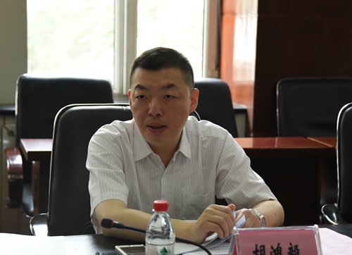 上海中医药大学副校长胡鸿毅教授发言