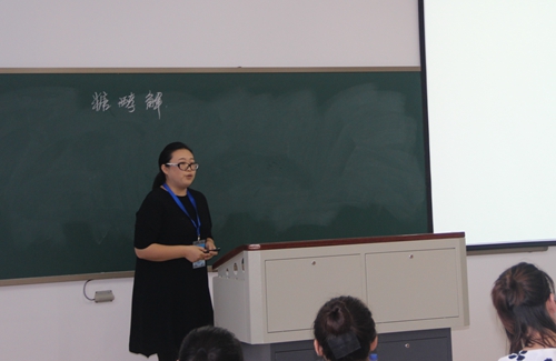 基础医学院生物化学教研室姜颖老师在比赛中