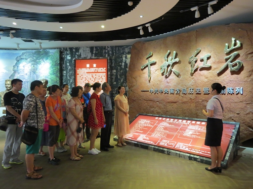 马克思主义学院教师在重庆参观红岩革命纪念馆