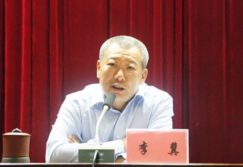 李冀副校长为2016级研究生新同学作专题讲座