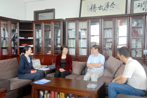 校工会主席乔广霞慰问国家级教学名师匡海学教授