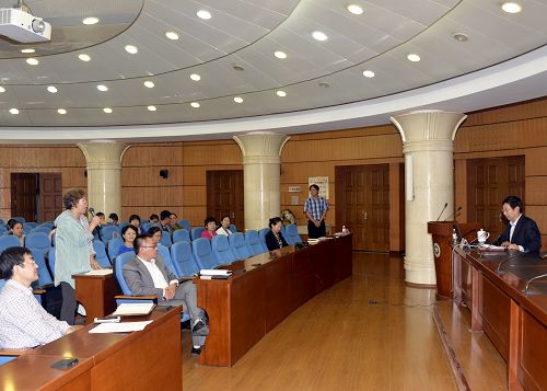 与会教师与杨天仁教授现场互动交流
