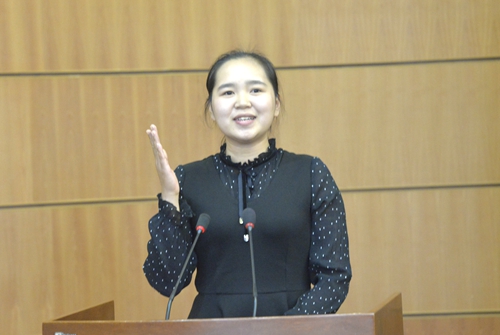 一等奖获得者、药学院刘源老师在比赛中