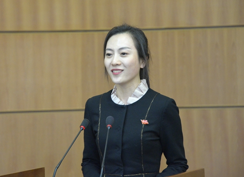 演讲比赛由宣传统战部副部长佟俐主持