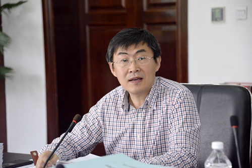 教务处处长蒋希成主持会议