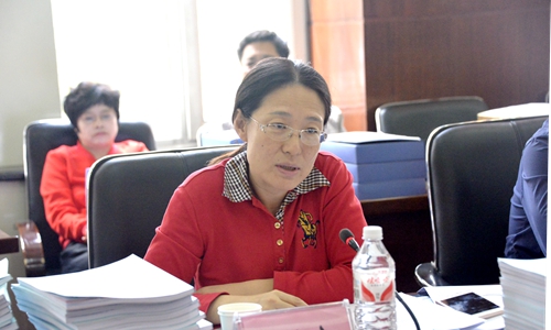 黑龙江省人力资源和社会保障厅专业技术人员管理处处长高广宏提出指导意见和建议