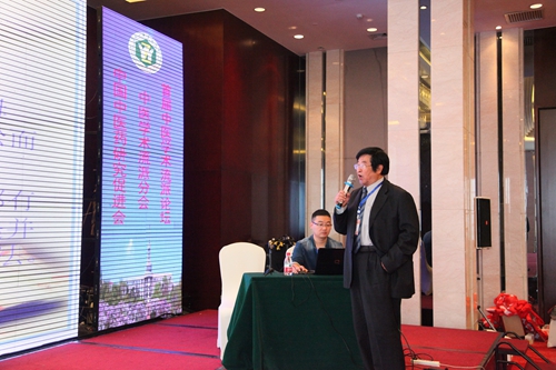 辽宁省孙华山骨伤研究院院长刘海起作题为《骨伤流派传承的瓶颈与思考》的讲座