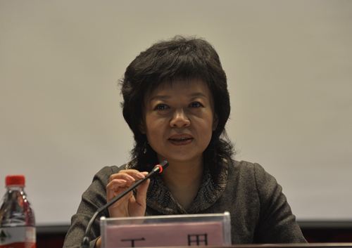 哈尔滨市妇联副主席王思致辞