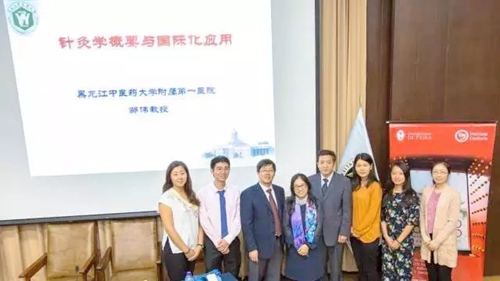 我校邹伟教授(左三)、程伟教授(右四)与皮乌拉大学孔子学院教师合影