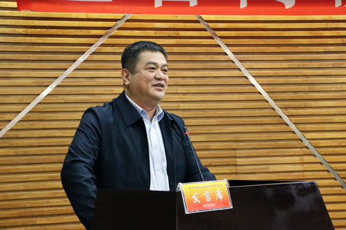 张晓峰副校长代表学校作经验交流