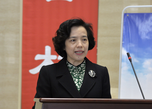 图书馆馆长于鹤丹主持启动仪式