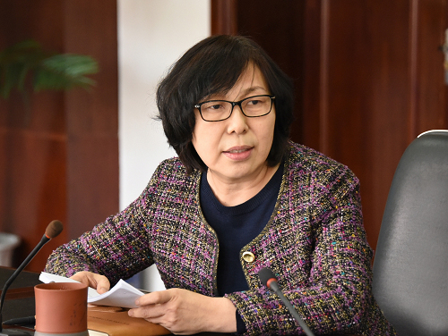 校党委副书记姚凤祯主持会议