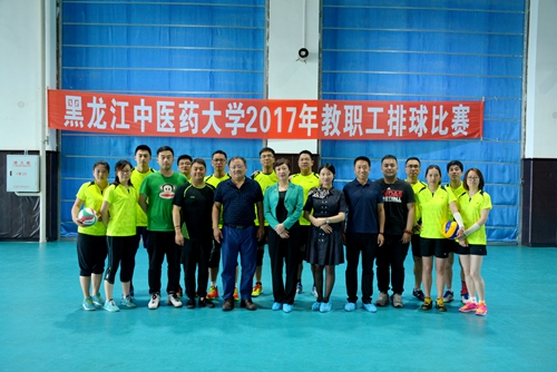 校党委常委、工会主席乔广霞(前排中)与冠军获得者——第二临床医学院代表队队员合影