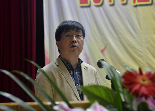 第二临床医学院推拿科主任、硕士研究生导师李同军教授代表全校教师发言