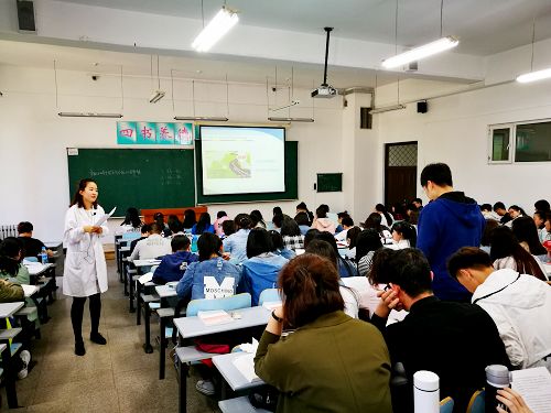 6月5日,教育部和我省高校思政课教学指导委员会专家到我校听课