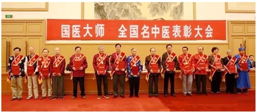 我校李延教授(右六)上台领奖
