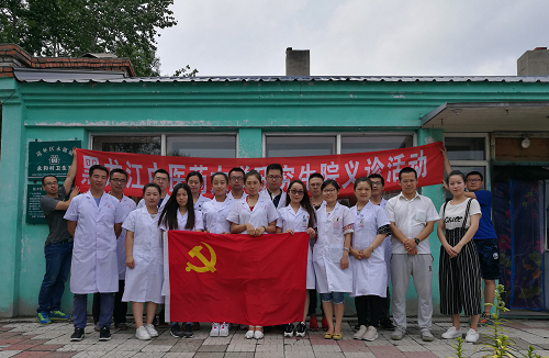 参加义诊研究生党员在活动后合影