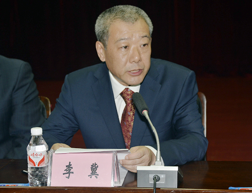 副校长李冀主持开学典礼