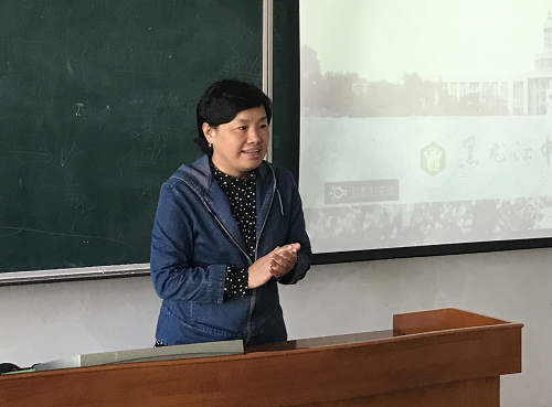 国际教育学院院长姚素媛在开学式上致辞