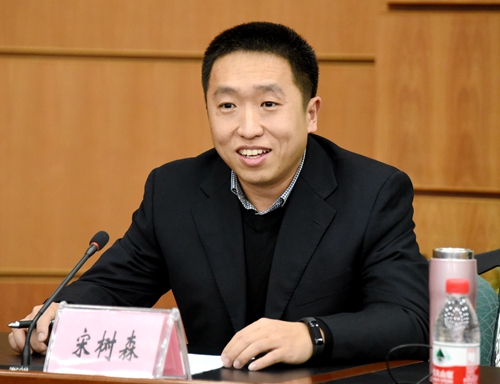 校工会副主席宋树森主持讲座